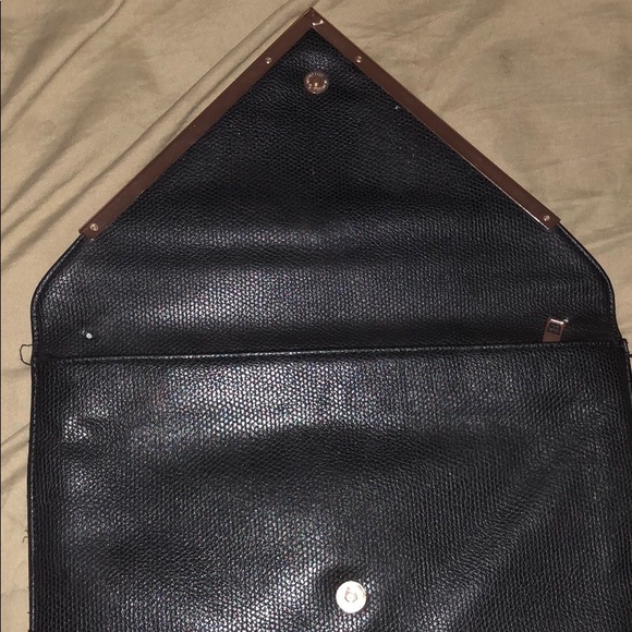 Faux Leather Hand Purse - Picture 4 of 4
